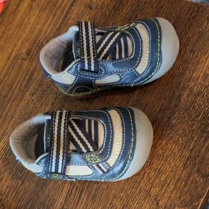 Stride Rite 4.5 T. NWOT